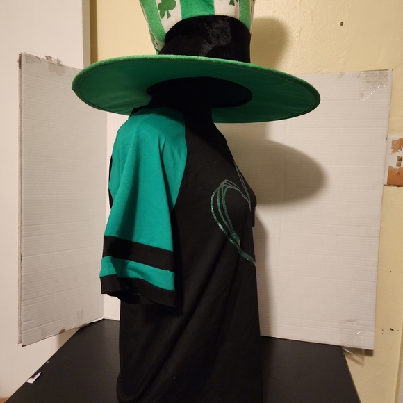 Green and Black Shamrock T-Shirt with Hat - Picture 4 of 6
